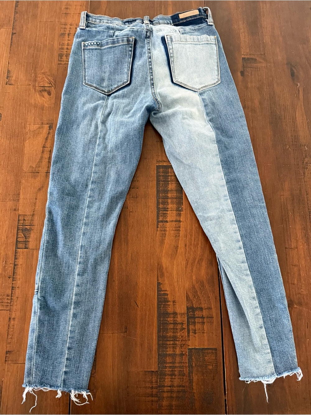 Blank NYC The Reade Crop Two-Tone Light Blue Patchwork Skinny Jeans - Picture 5 of 7